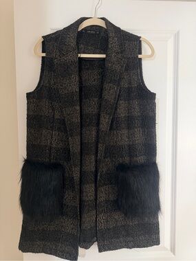 Zara Black and Gray Plaid Sleeveless Vest with Faux Fur Pockets